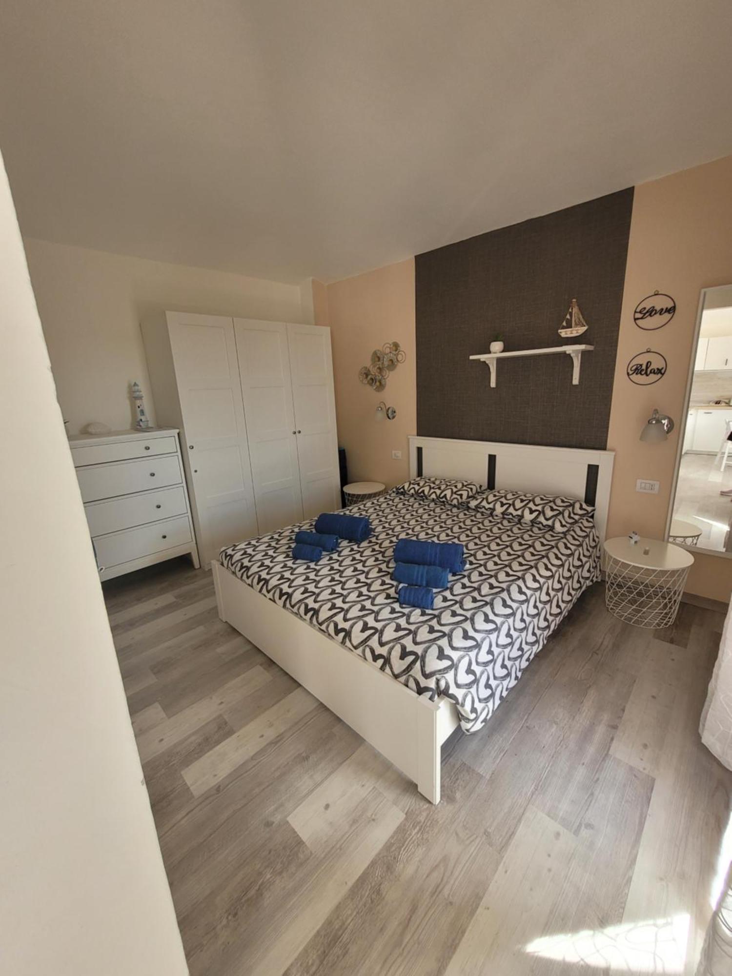 Surf House Mirice Daire Vignola Mare Dış mekan fotoğraf